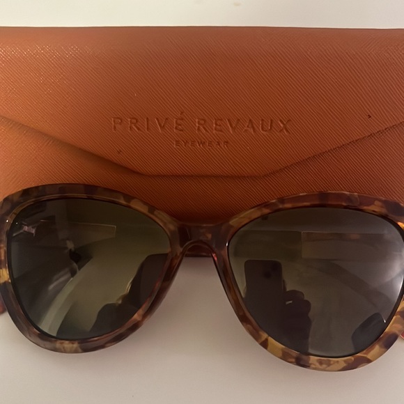 Prive Revaux Tortiose Cat Eye Timeless Sunglasses - Picture 6 of 11